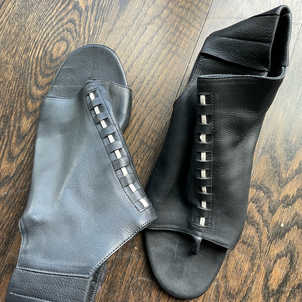 Black thong sandals with a heel.